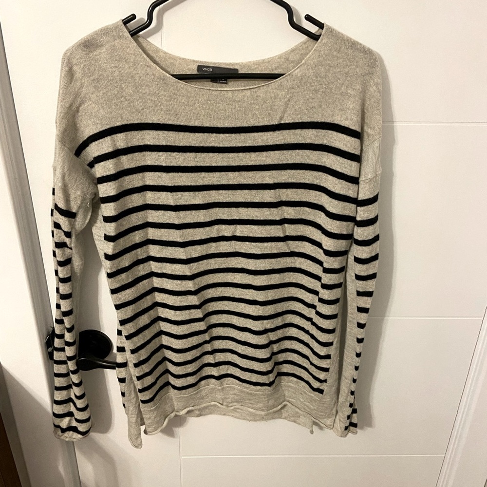 Vince cashmere size small sweater